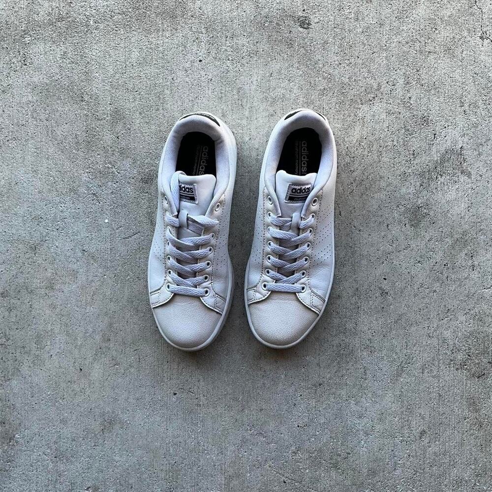 Vintage adidas sneakers size 7
